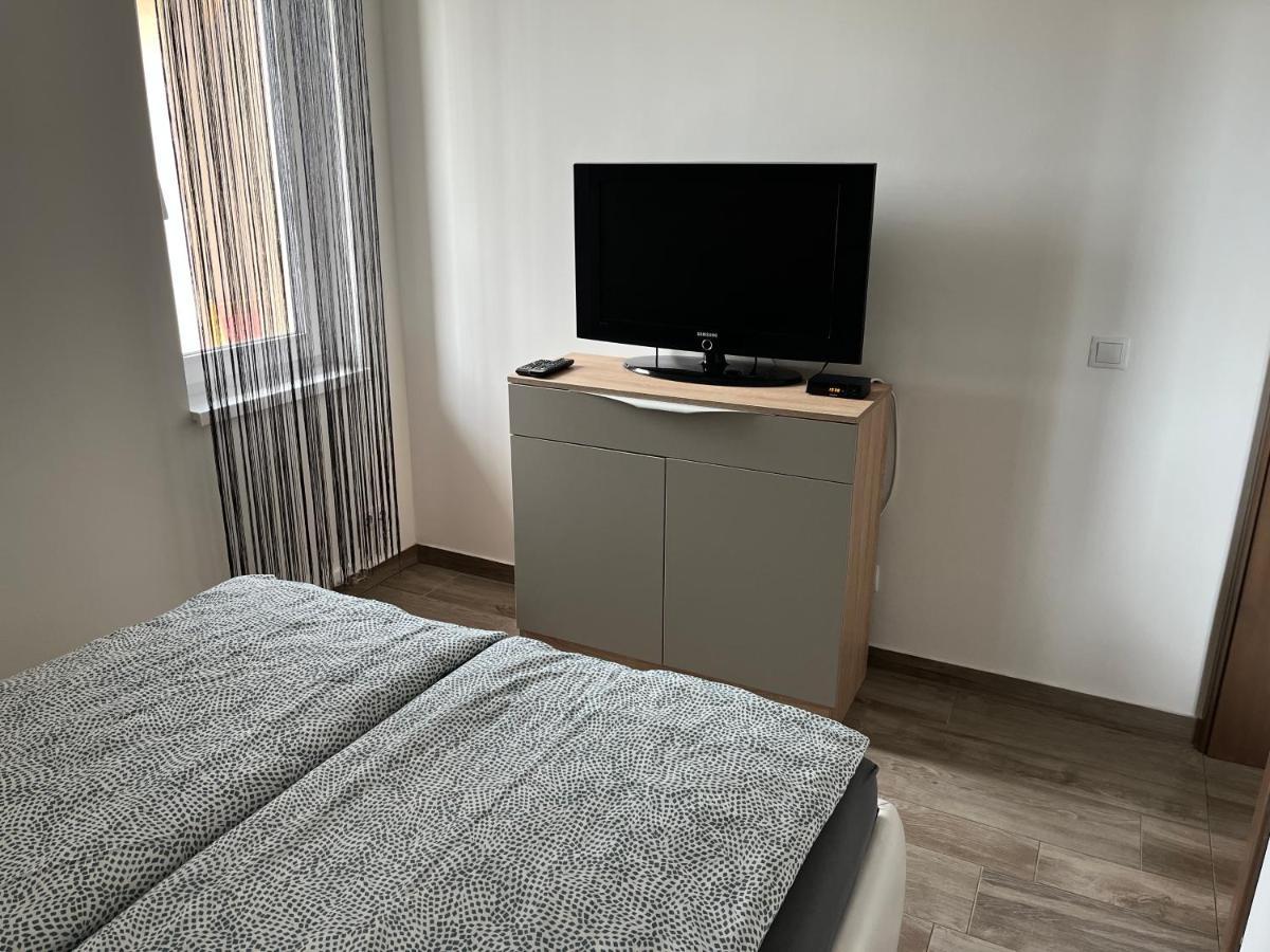 Rajczi Apartman Могач Екстер'єр фото