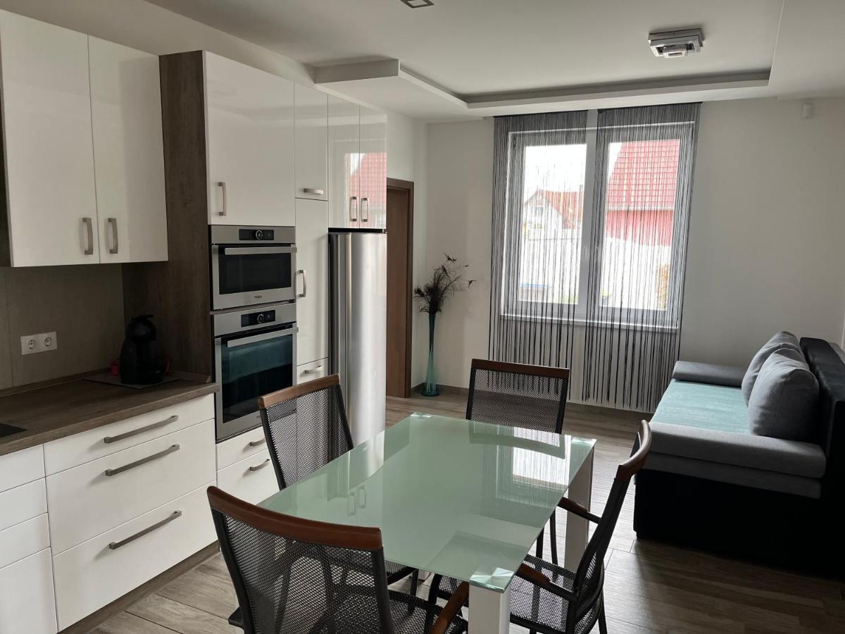 Rajczi Apartman Могач Екстер'єр фото